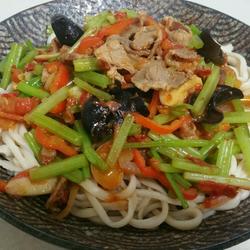 新疆托克逊拉条子拌面王的做法[图]