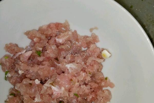 豆腐皮炸肉卷的做法图解1