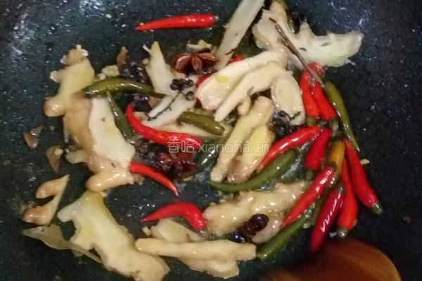 酸菜粉条炖鱼的做法图解7