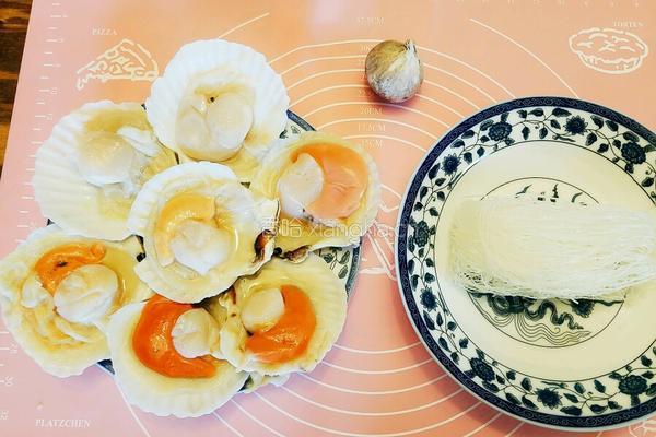 蒜蓉粉丝蒸元贝的做法图解1