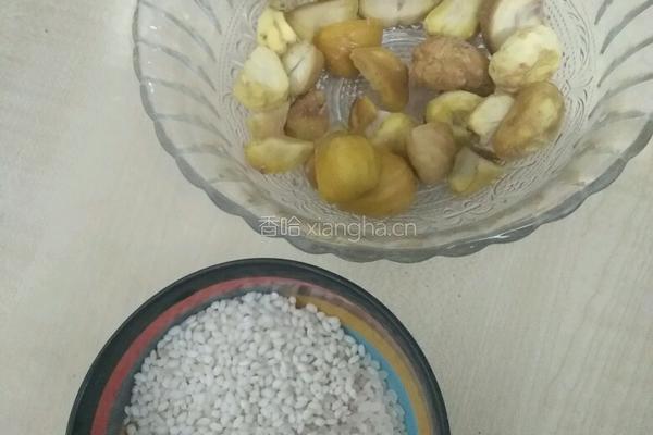 板栗粥的做法图解1
