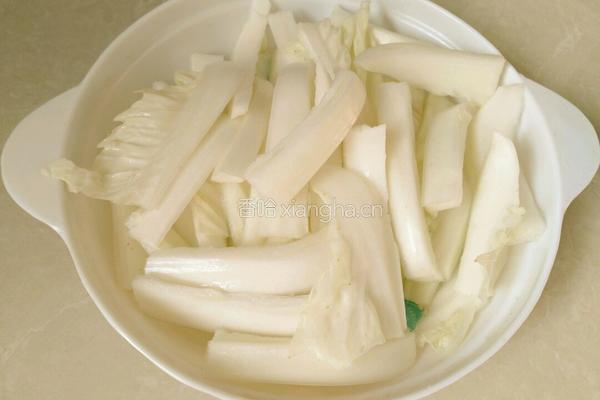 肥肉膘炖白菜的做法图解2