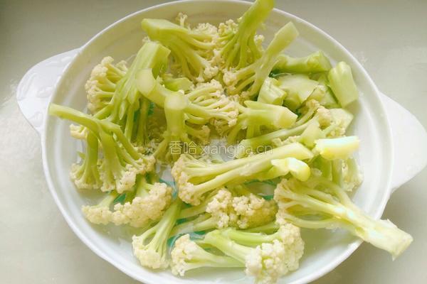 干煸孜然菜花的做法图解1