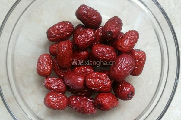 枣夹核桃的做法图解1
