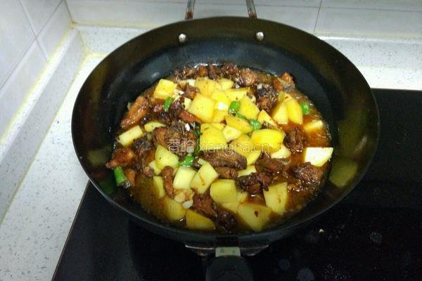 土豆烧土鸡的做法图解6