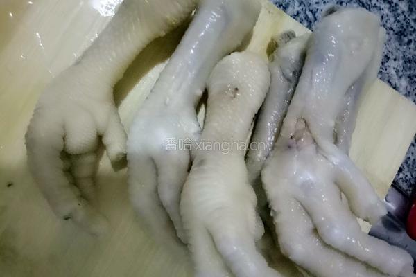 卤鸡爪海带豆皮与鹌鹑蛋的做法图解3