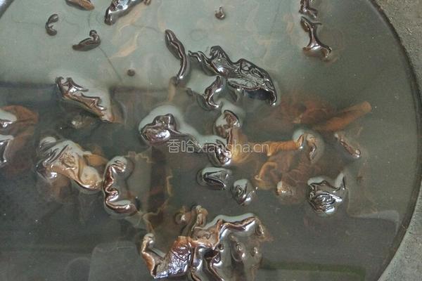 凉拌三色爽口西兰花的做法图解3