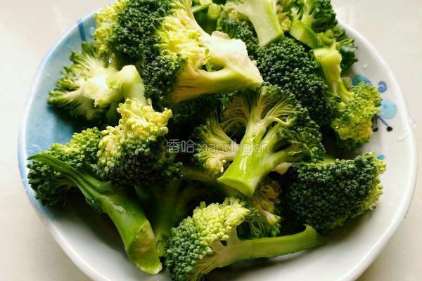香菇炒西兰花的做法图解1