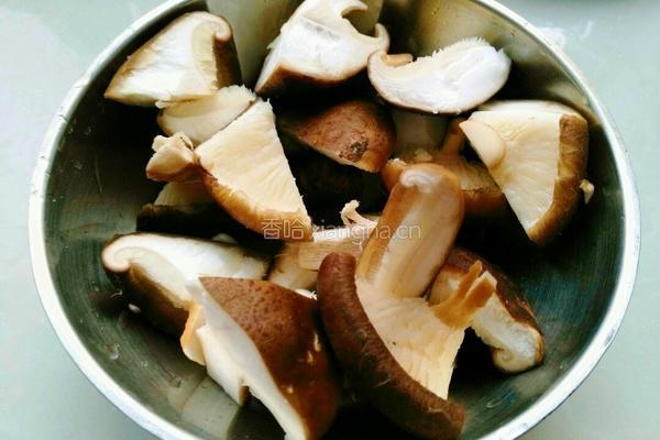 香菇炒西兰花的做法图解4
