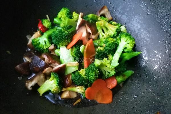 香菇炒西兰花的做法图解12