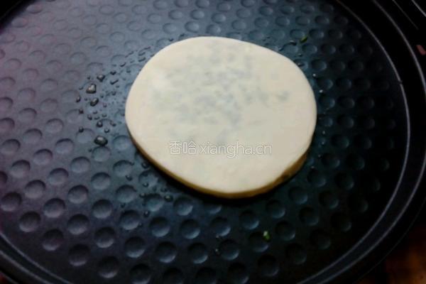 饺子皮葱油饼的做法图解5