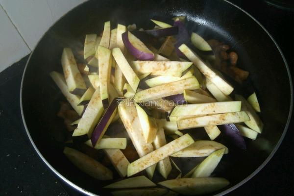 五花肉烧茄子的做法图解8