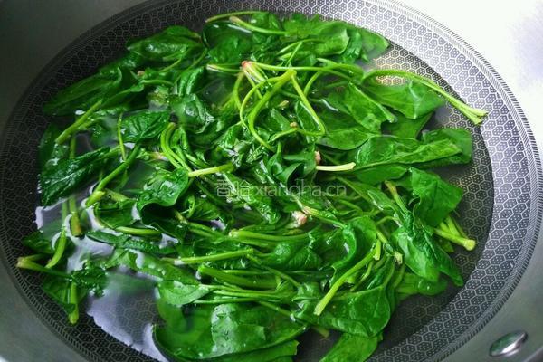 干锅辣椒拌菠菜的做法图解2