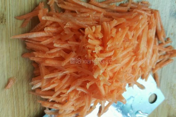 胡萝卜肉馅馄炖的做法图解1