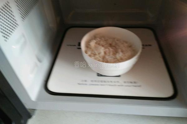 肉松火腿饭团的做法图解2