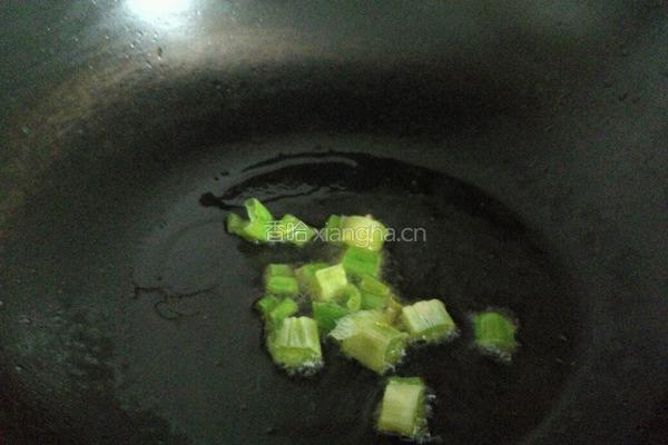 榛蘑炖鸡腿的做法图解6