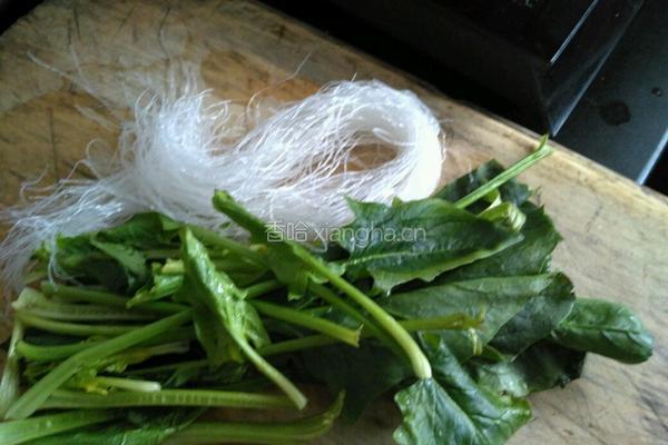 凉拌粉丝菠菜的做法图解1
