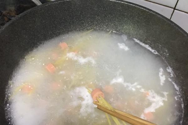 炒火腿穿意大利面的做法图解2