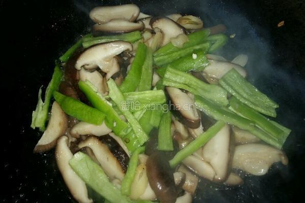 香菇尖椒炒鸡蛋（蚝油口味）的做法图解9