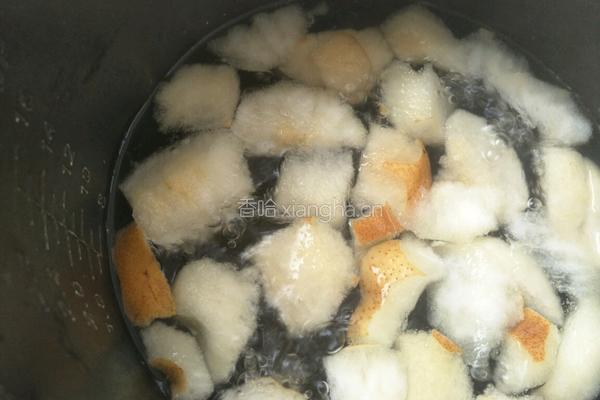 冰糖雪梨的做法图解2
