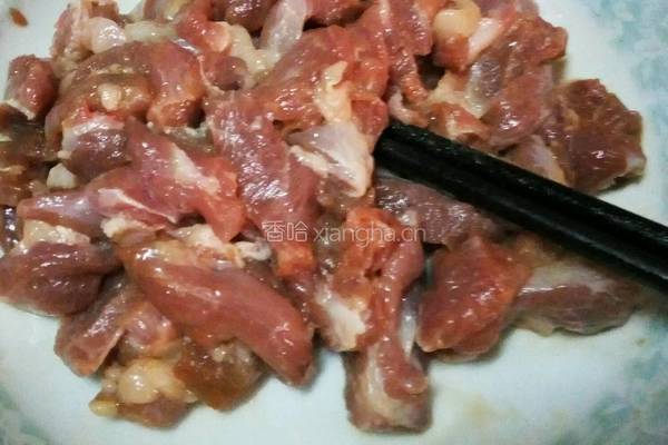 土豆炒肉片的做法图解1
