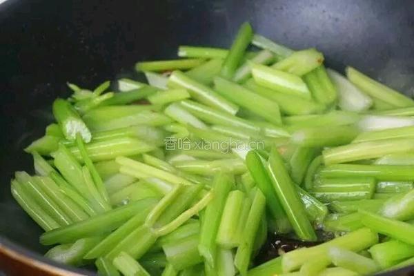 芹菜炒香干的做法图解4