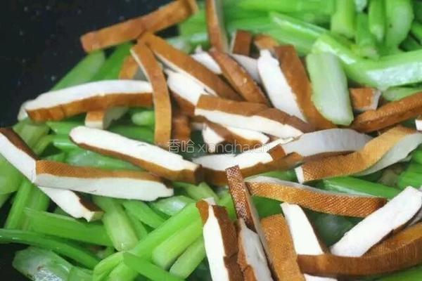 芹菜炒香干的做法图解5