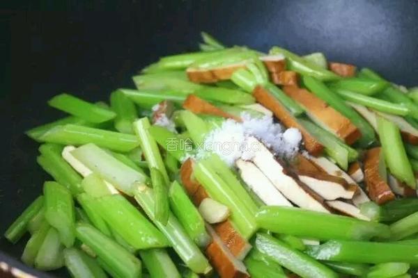 芹菜炒香干的做法图解6