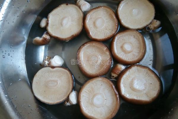 香菇蒸鹌鹑蛋的做法图解2