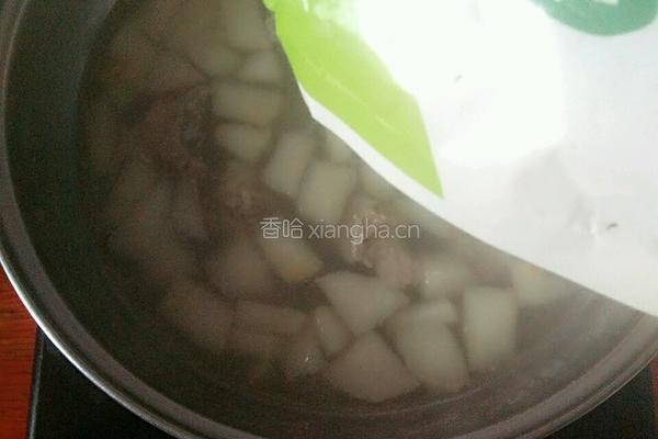 贡梨排骨汤的做法图解8