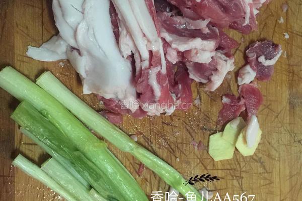 猪肉芹菜饺子的做法图解3