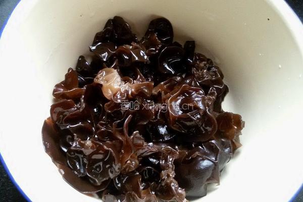香芹炒鸡翅的做法图解2
