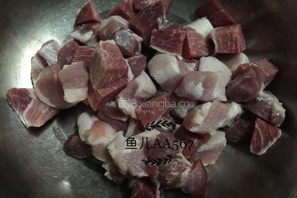 猪肉炖松伞蘑的做法图解3