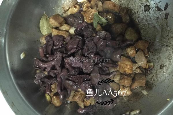 猪肉炖松伞蘑的做法图解8