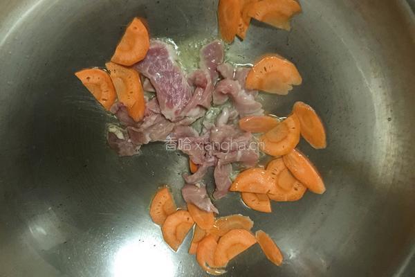 白菜炒胡萝卜的做法图解2