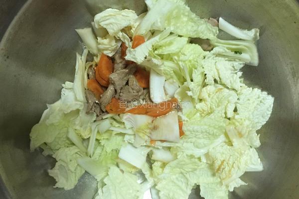 白菜炒胡萝卜的做法图解4