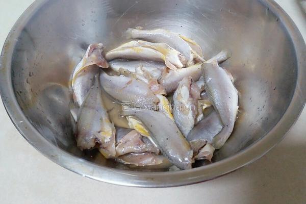 香酥小黄鱼的做法图解2