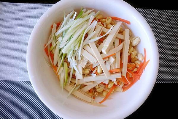 凉拌黄豆芽的做法图解6