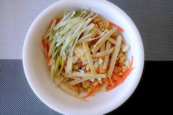 凉拌黄豆芽的做法图解7