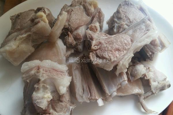 红焖羊排萝卜的做法图解1