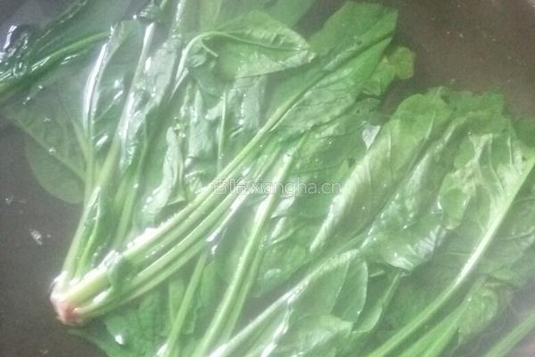 口蘑扒菠菜的做法图解4