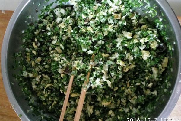韭菜鸡蛋木耳饺子的做法图解6