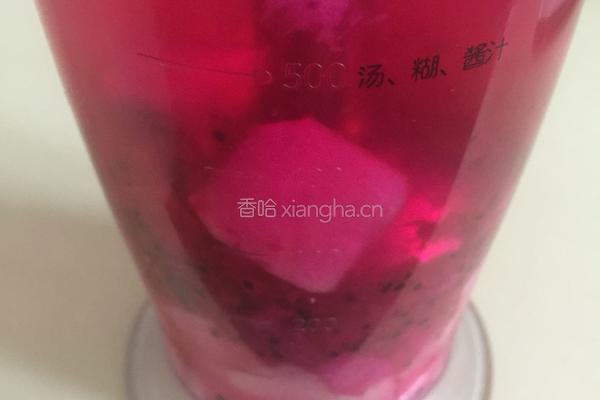 火龙果雪梨汁的做法图解3