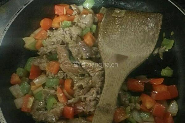 黑胡椒牛肉披萨的做法图解3