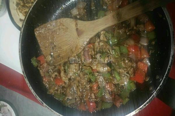 黑胡椒牛肉披萨的做法图解5