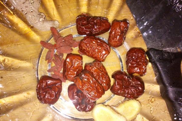 红枣香菇鸡汤的做法图解1