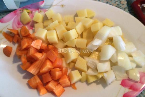 咖喱土豆鸡肉盖饭的做法图解1