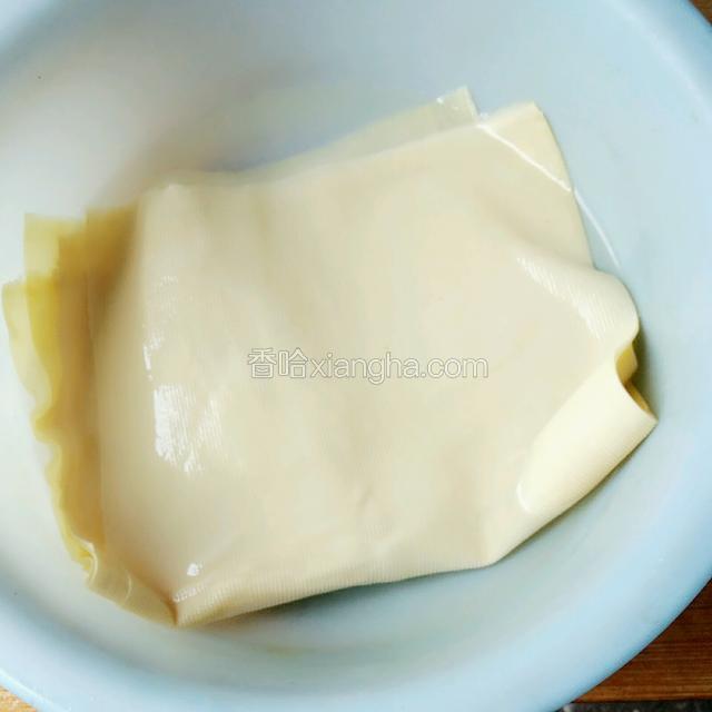 千张用温水泡一会