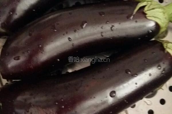 葱拌蒸茄子的做法图解1