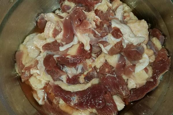姜丝炒鸭肉的做法图解1